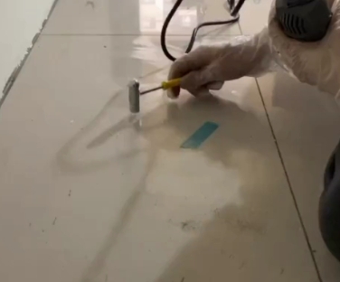 株洲市瓷砖开裂维修公司专业分享瓷砖在铺贴前如果没有沥干水分，将会导致以下问题